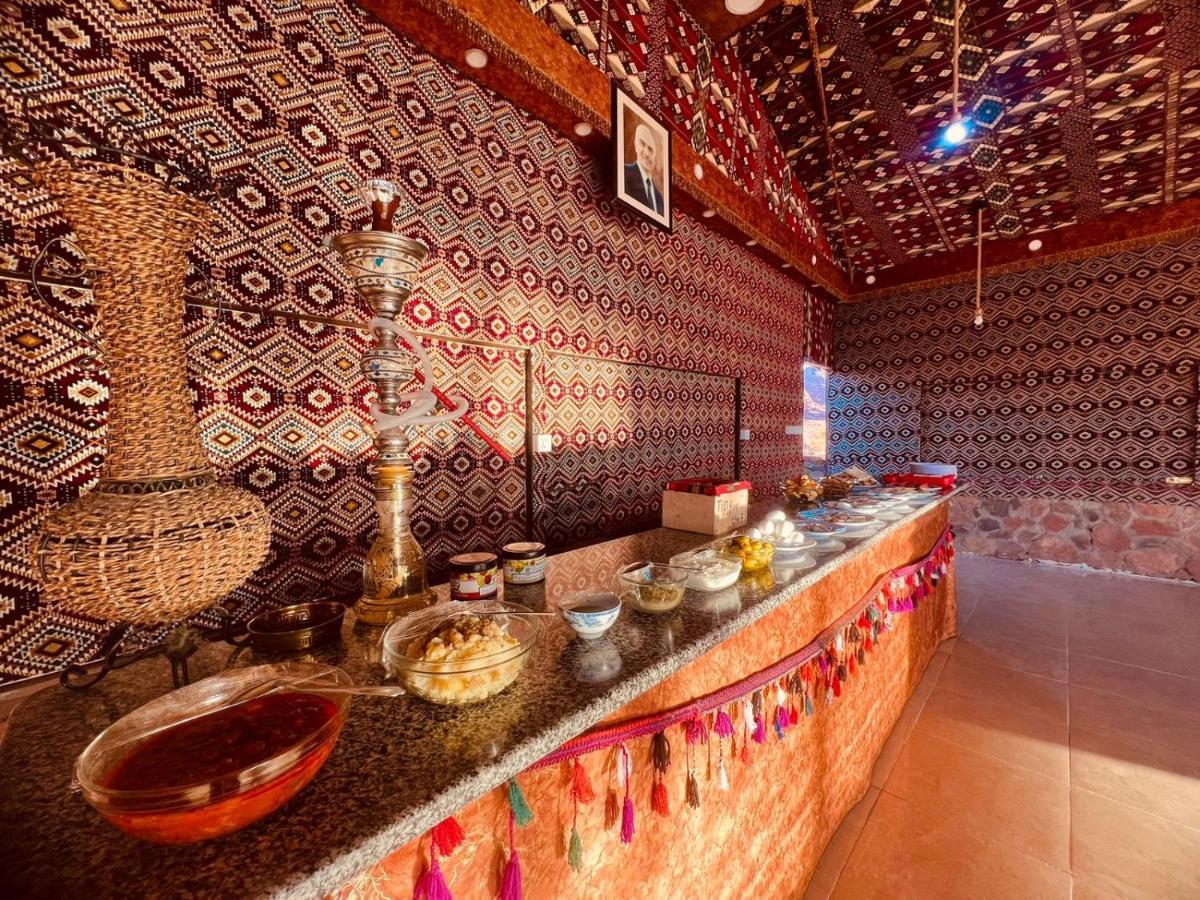 Wadi Rum Bedouin Tour With A Camp Exteriör bild
