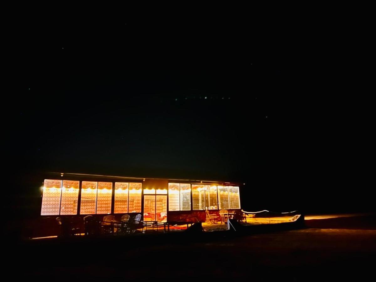 Wadi Rum Bedouin Tour With A Camp Exteriör bild